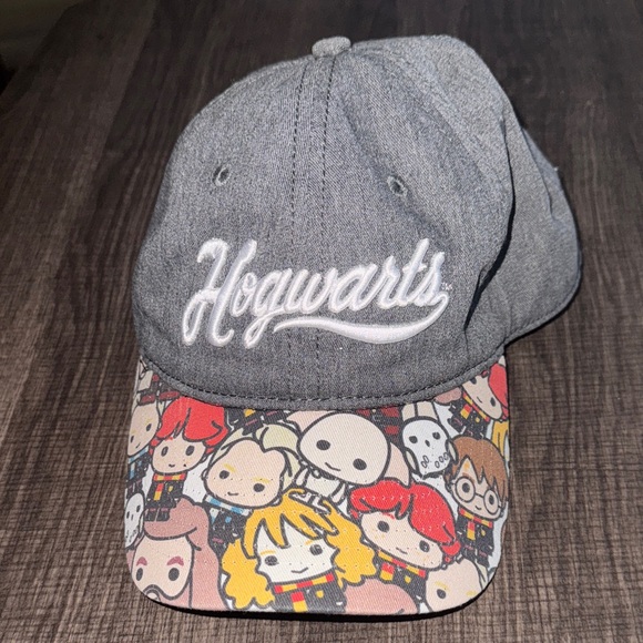 Harry Potter Hogwarts Gray and Multicolor Hat Cap Unisex - Picture 1 of 3